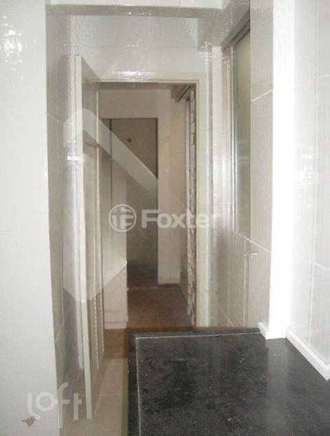 Image 4 - 916580