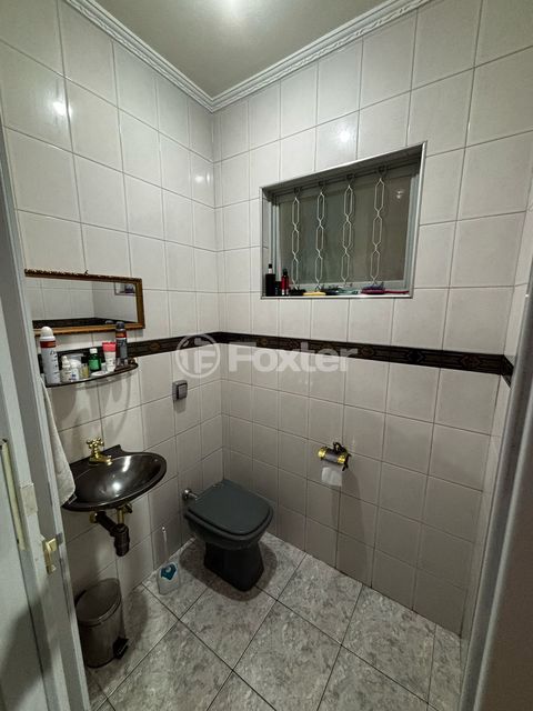 Image 19 - 916586