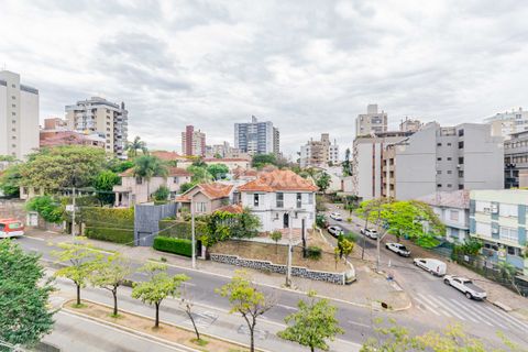 Image 10 - 916607