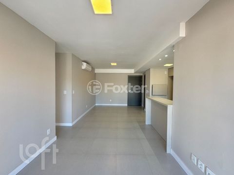 Image 7 - 916628
