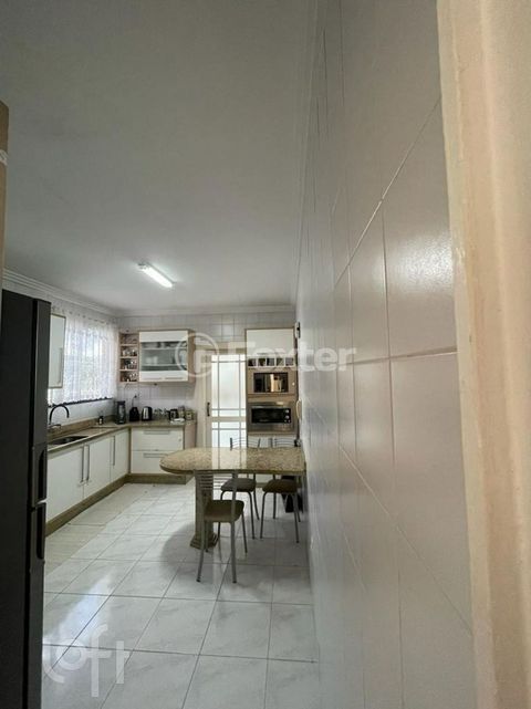 Image 4 - 916677