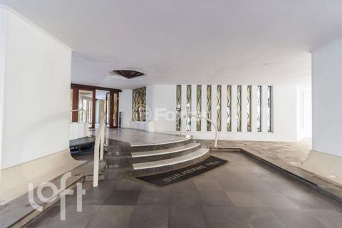 Image 19 - 916730