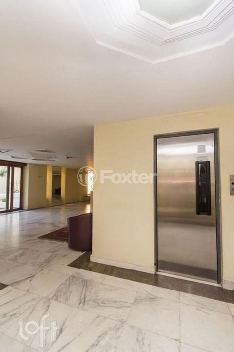 Image 8 - 916730
