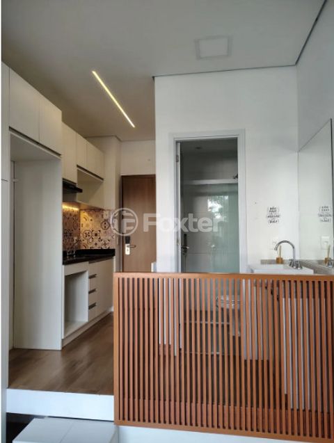 Image 1 - 916731