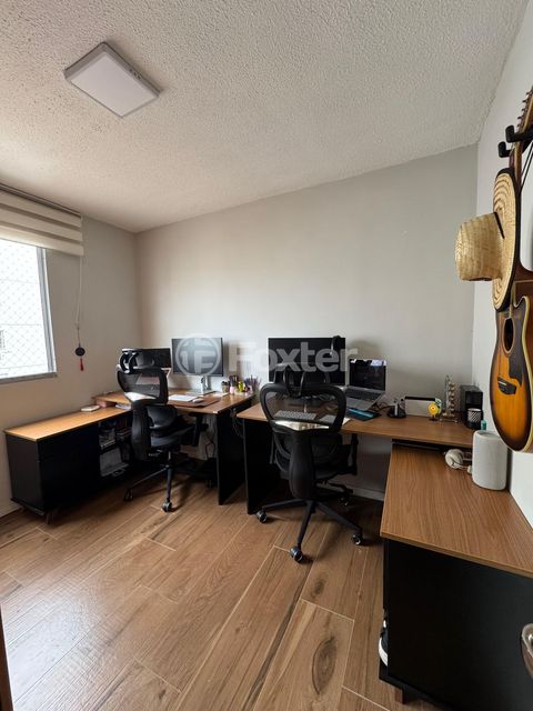 Image 3 - 916732