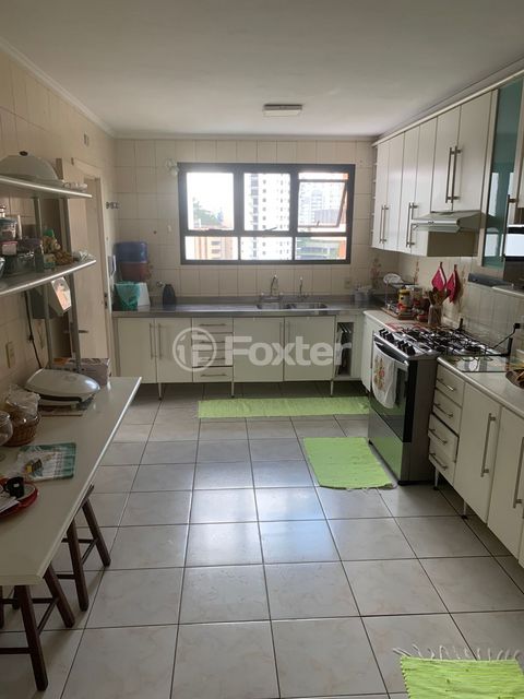Image 7 - 916741