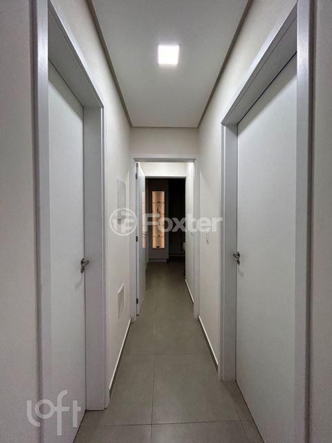 Image 8 - 916744