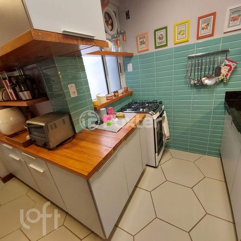 Image 5 - 916745