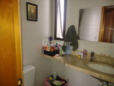 Image 7 - 916776