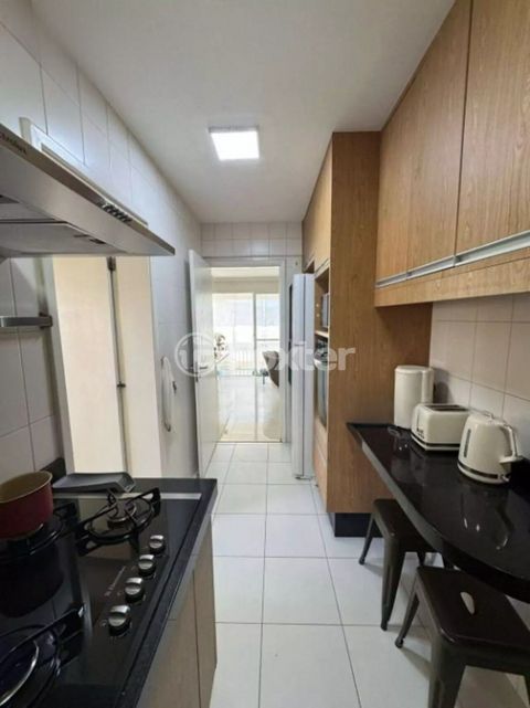 Image 7 - 916778
