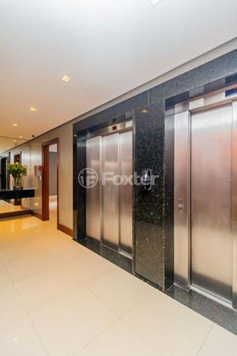 Image 1 - 916802