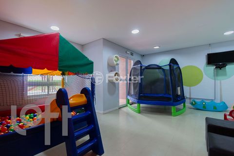 Image 4 - 916853