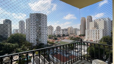 Image 11 - 916888