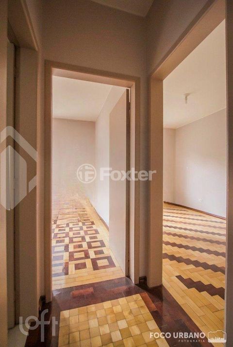 Image 1 - 916905