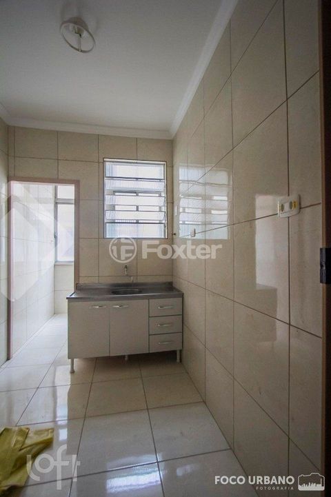 Image 8 - 916905