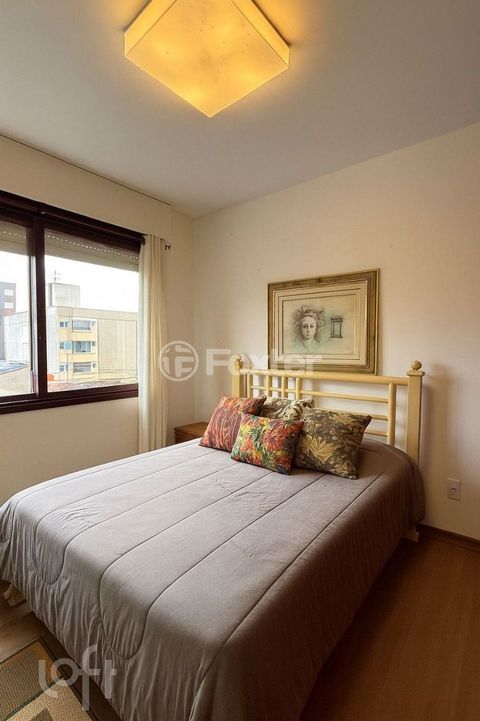 Image 7 - 916929