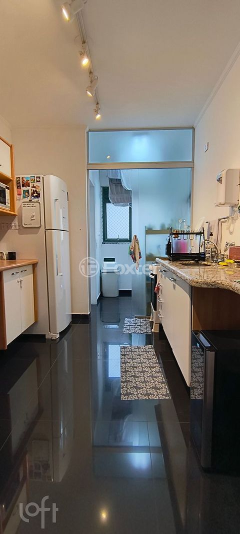 Image 3 - 916930