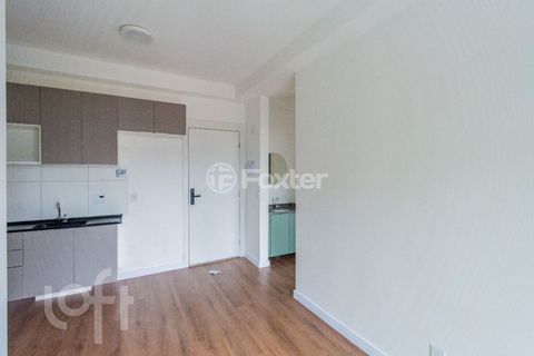 Image 1 - 916932