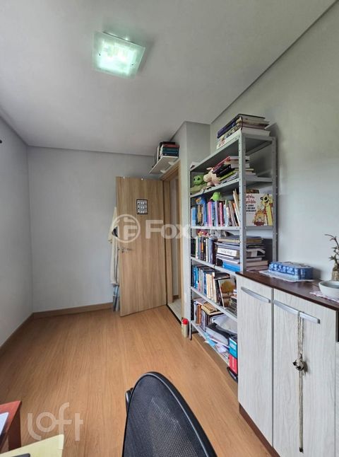 Image 6 - 916941