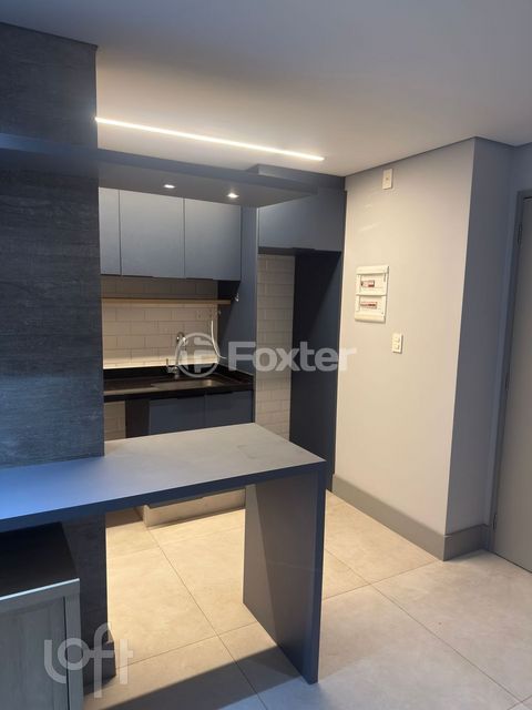 Image 7 - 916946