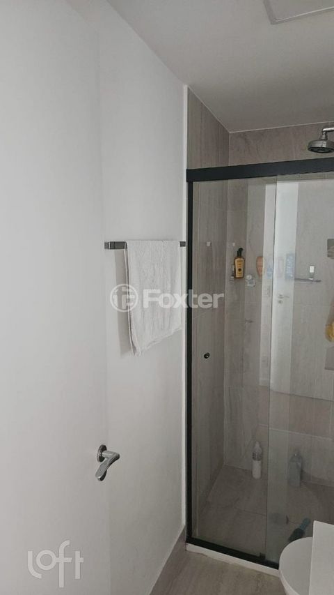 Image 8 - 916950
