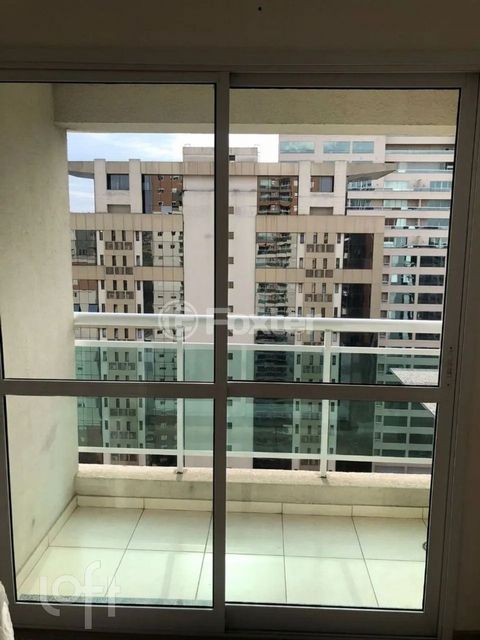 Image 0 - 916983