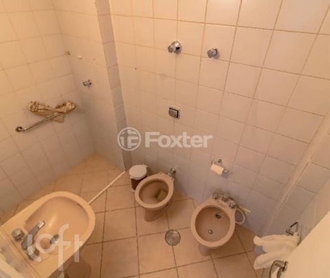 Image 17 - 916985