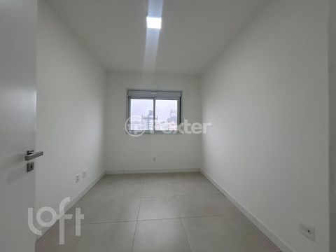 Image 6 - 917015