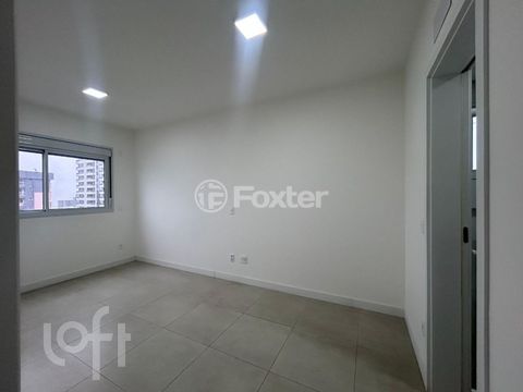 Image 5 - 917015