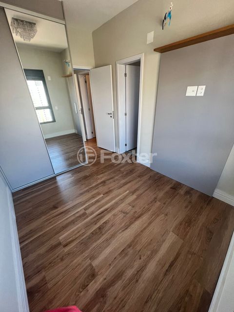 Image 19 - 917137