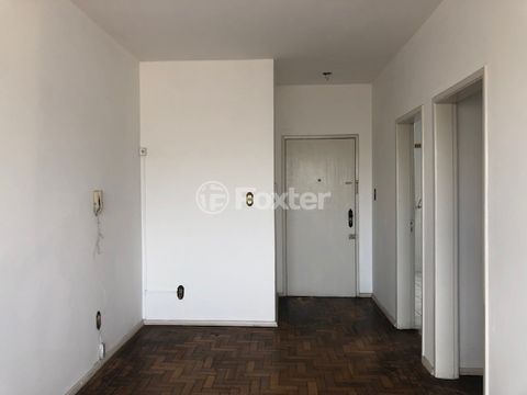 Image 1 - 917304