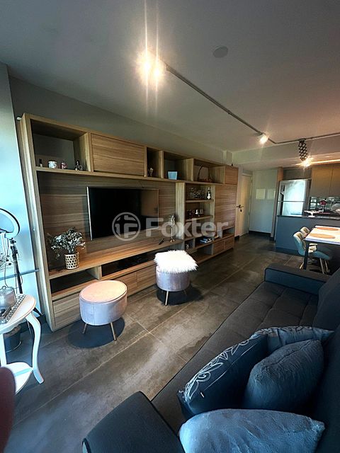 Image 5 - 917335