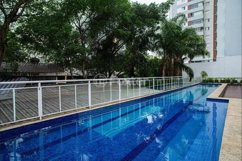 Image 18 - 917373