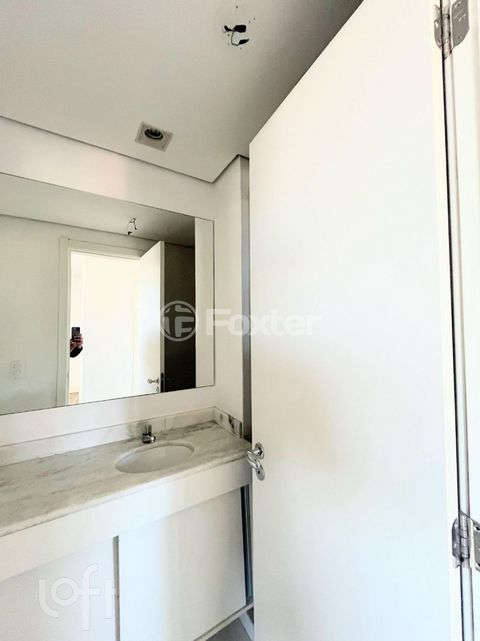 Image 10 - 917500