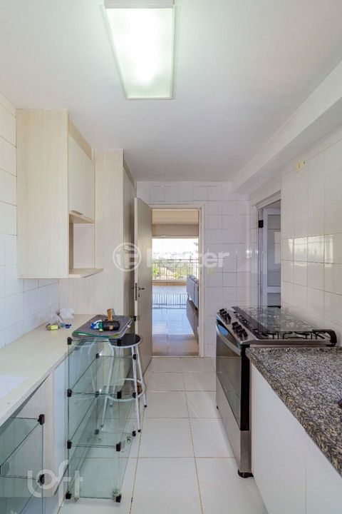 Image 6 - 917552