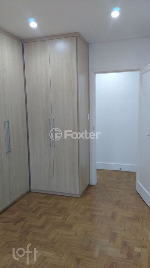 Image 7 - 917560
