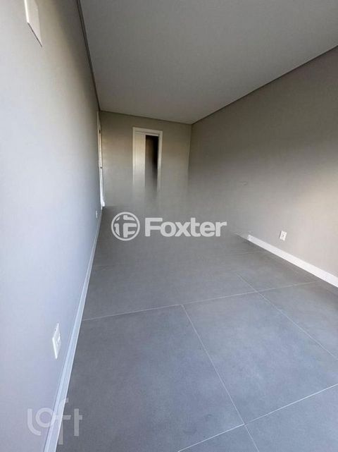 Image 4 - 917612