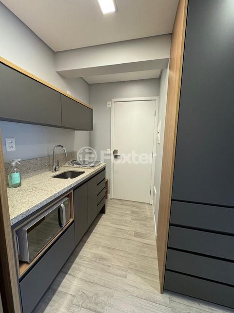 Image 4 - 917786