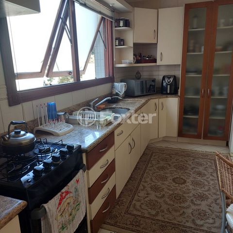 Image 8 - 917800