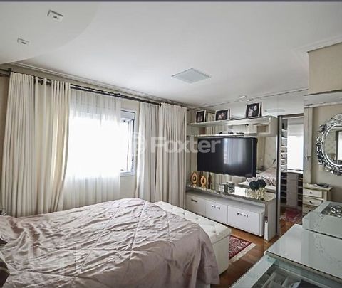 Image 13 - 917825