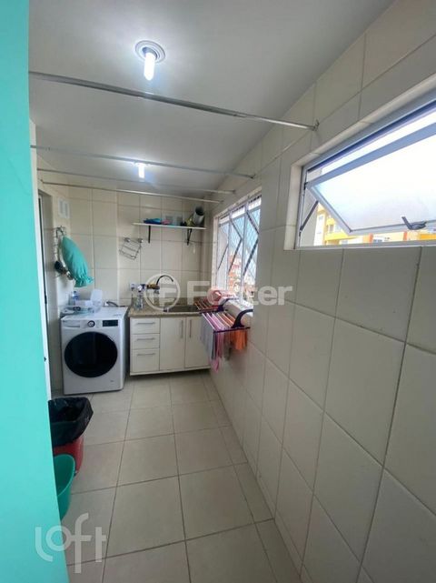 Image 8 - 917828