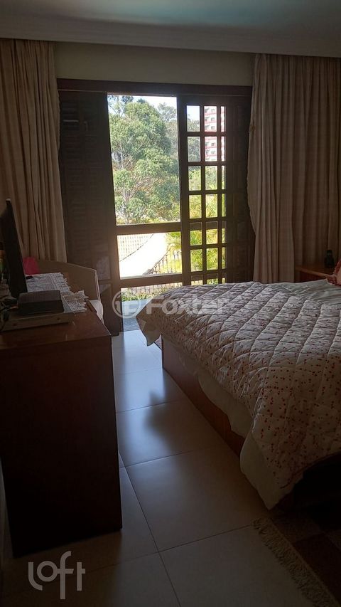 Image 0 - 917928