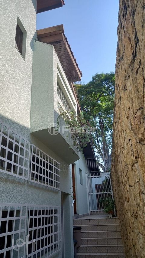 Image 1 - 917928