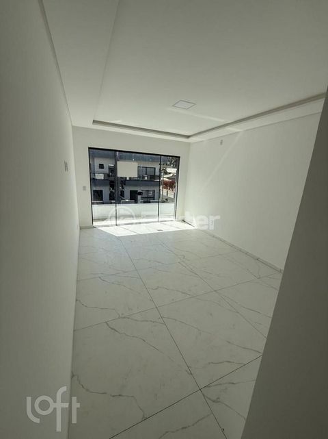 Image 6 - 917951