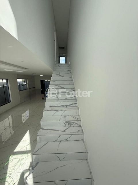 Image 5 - 917951