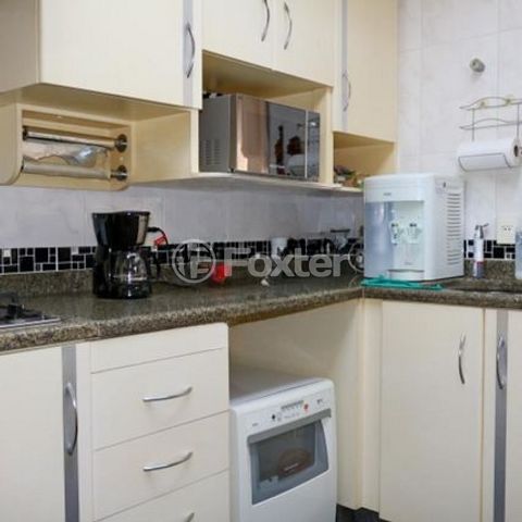 Image 19 - 917958