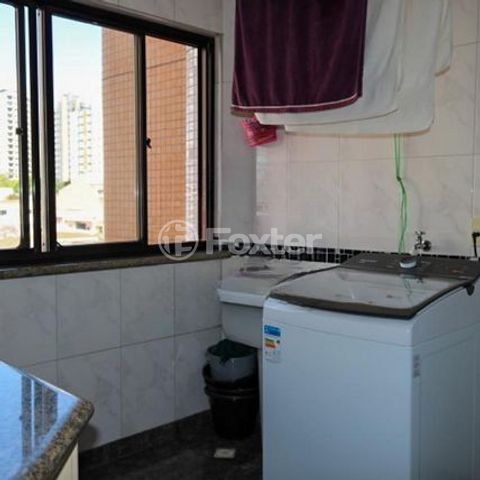 Image 5 - 917958