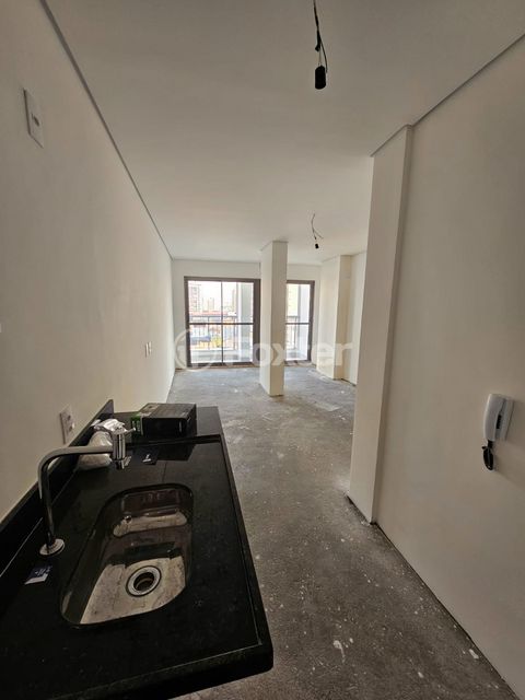 Image 1 - 918167