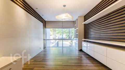 Image 19 - 918227