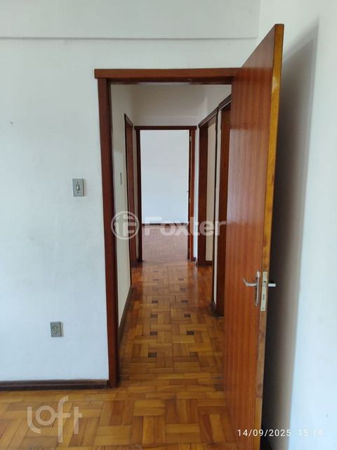 Image 11 - 918268